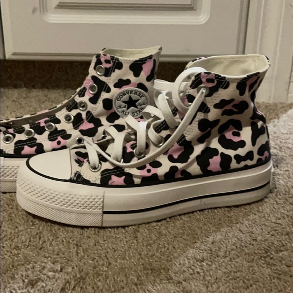 rare women’s converse pink black and white cheetah